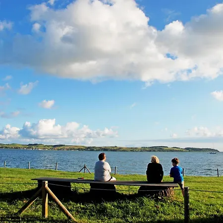 Mit Balkon 500 M Bis Zum Vh *